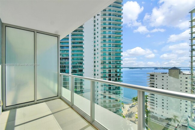 Foto del edificio - 1300 Brickell Bay Dr