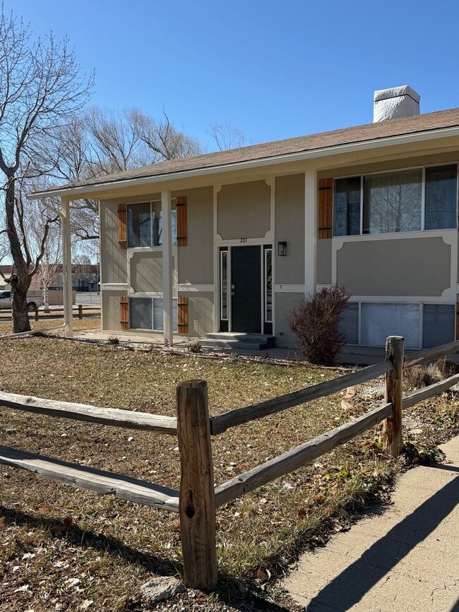 Building Photo - 201 N Park St