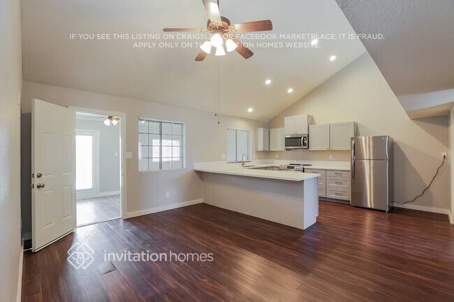 Foto del edificio - 1319 E Ivyglen St