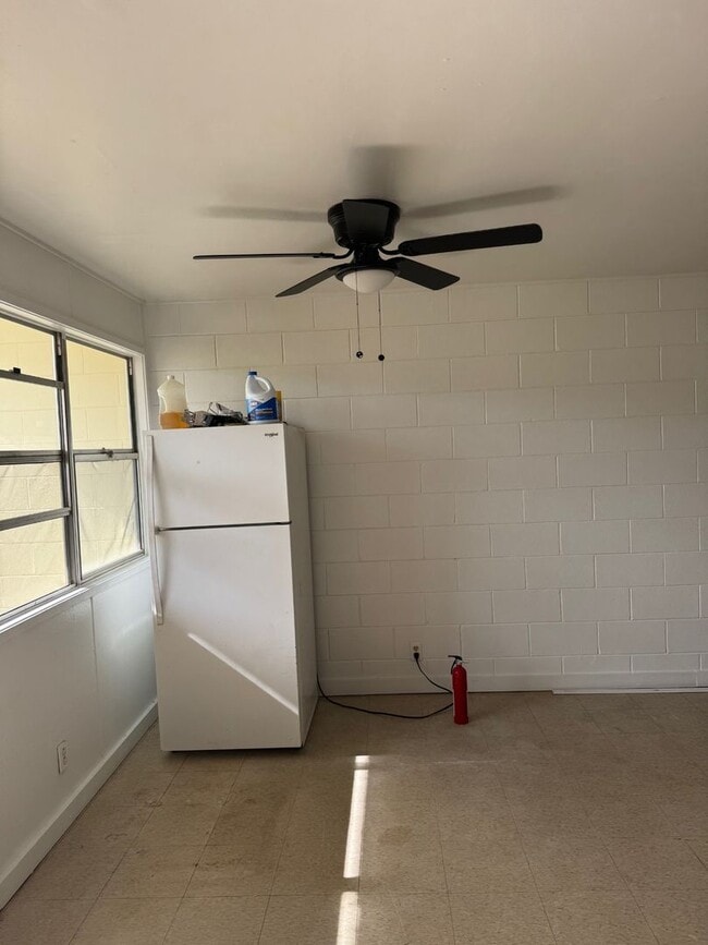 Building Photo - Townhouse 3 bedroom