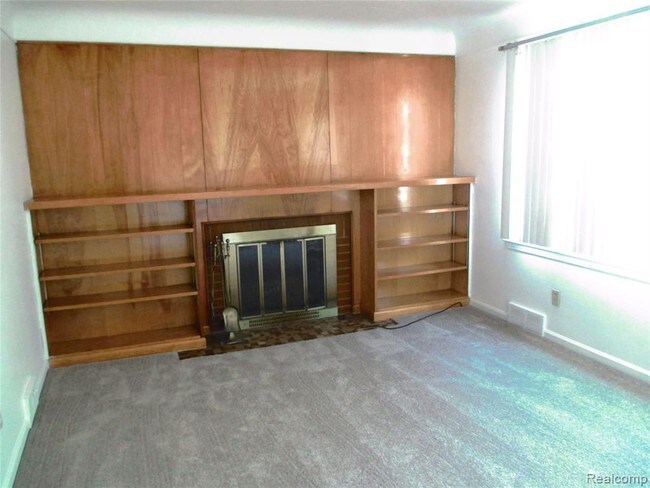 Building Photo - 9837 Loveland St