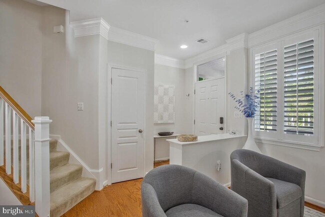 Building Photo - 20 Boucher Pl