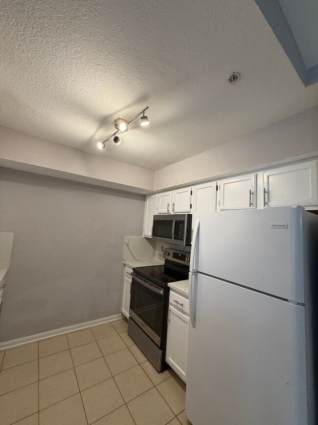 Foto del edificio - Newly Upgraded and Spacious 2B/2B Unfurnished Condo near Beach in Destin!