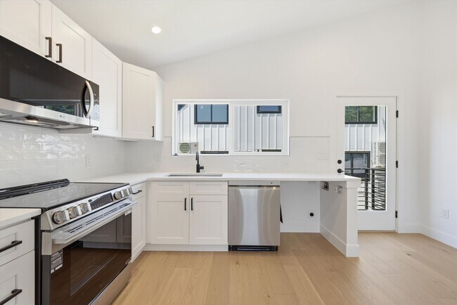 Foto del edificio - 2452 S Marion St