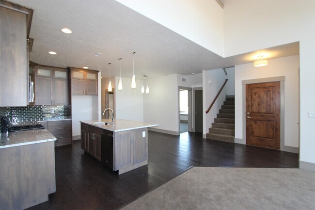 Building Photo - 1271 E Lone Creek Dr