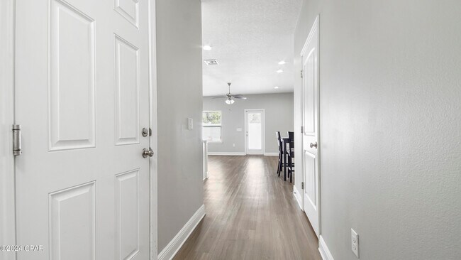 Building Photo - 7456 Shadow Lake Dr