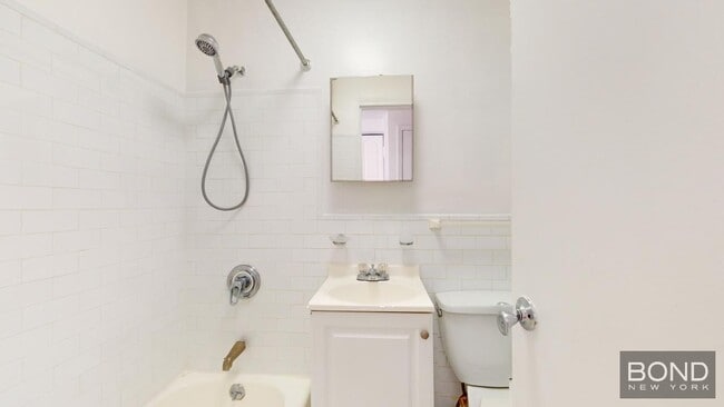 Building Photo - 257 E 61st St