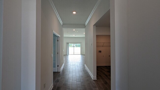Foto del edificio - PREMIUM FINISHES AND POND VIEW!!  A PREMIU...
