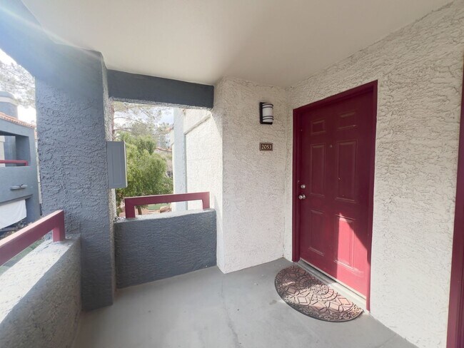 Building Photo - 2 Bed and 2 Bath Condo – Prime West Las Vegas Location!