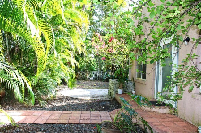 Building Photo - 542 NE 130th Street   North Miami Fl 33161