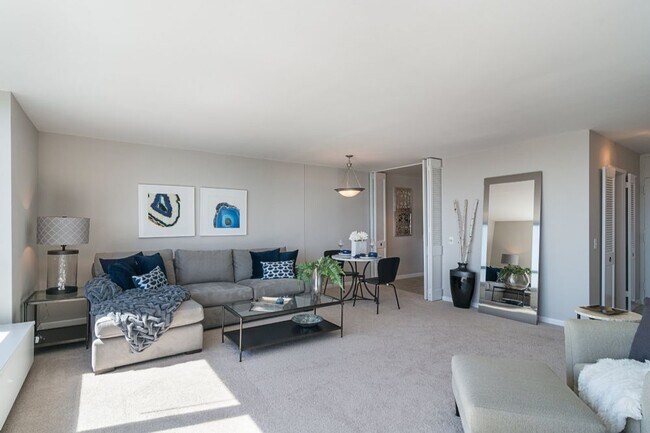 Foto del edificio - 3650 N Lake Shore Dr
