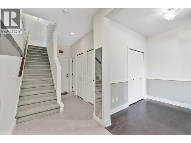 Photo du bâtiment - 1299 Coast Meridian Rd