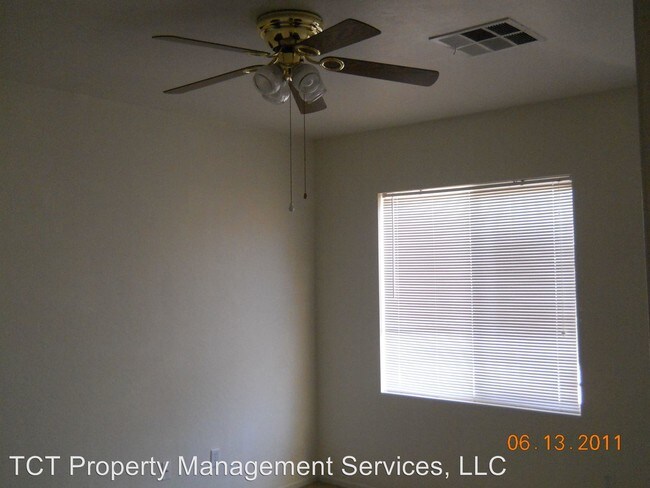 Building Photo - 2494 E Del Rio Ct