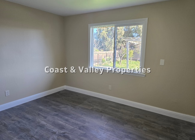 Building Photo - 319 Maple Ave