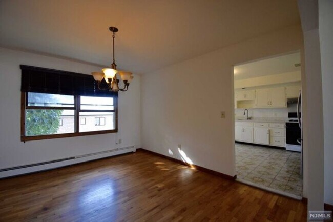 Building Photo - 2470 5th St