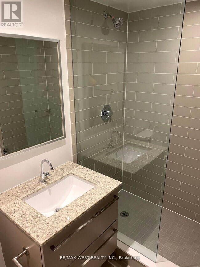 Photo du bâtiment - 120 Varna Dr