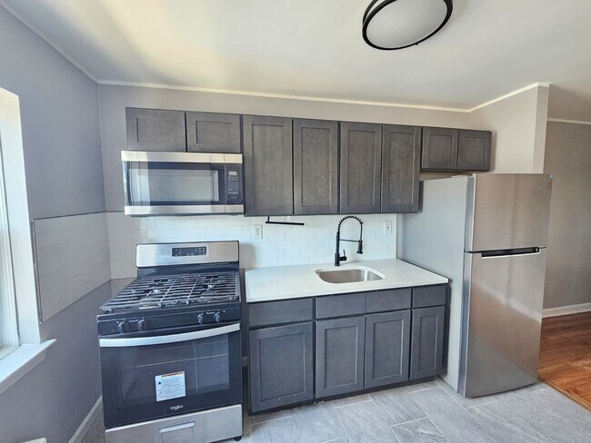 Building Photo - 836 Jersey Ave
