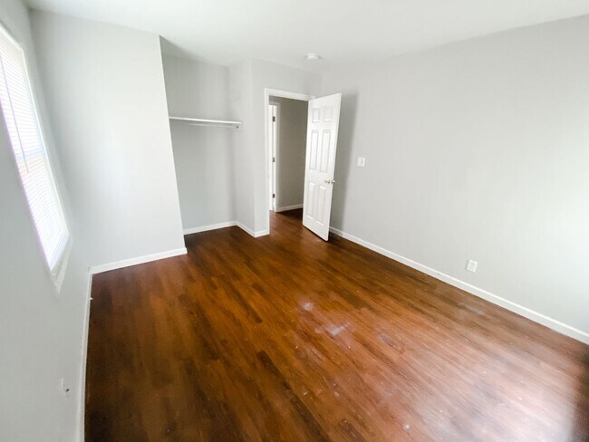 Building Photo - 3 Bedroom Home