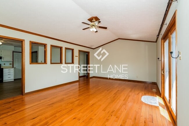 Building Photo - NOW OFFERING FIRST FULL MONTH FREE!!