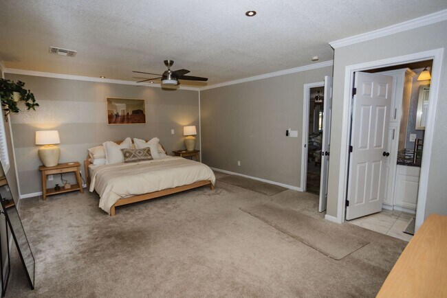 Foto del edificio - Your Year-Round Retreat in LHC!