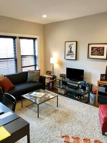 Foto del edificio - 525 W Barry Ave