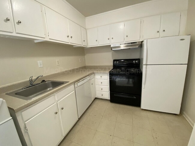 Building Photo - 809 Denton Cir