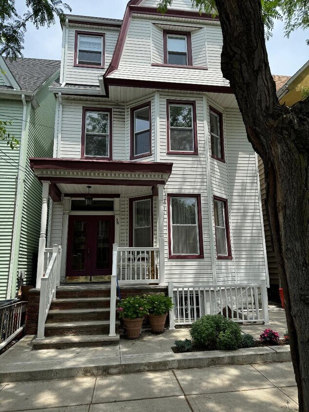 Primary Photo - 28 47th St