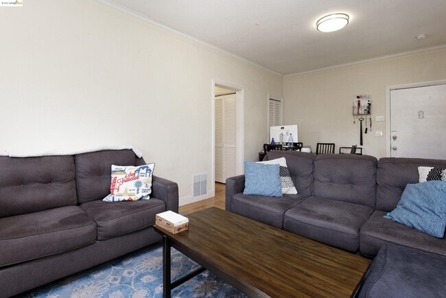 Building Photo - 536 Merritt Ave