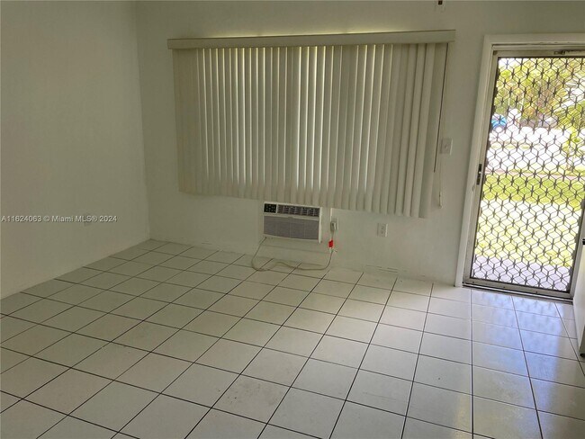 Foto del edificio - 101 NW 204th St