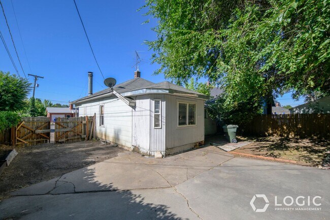 Foto del edificio - Great 2 Bedroom House on Dead End Street!