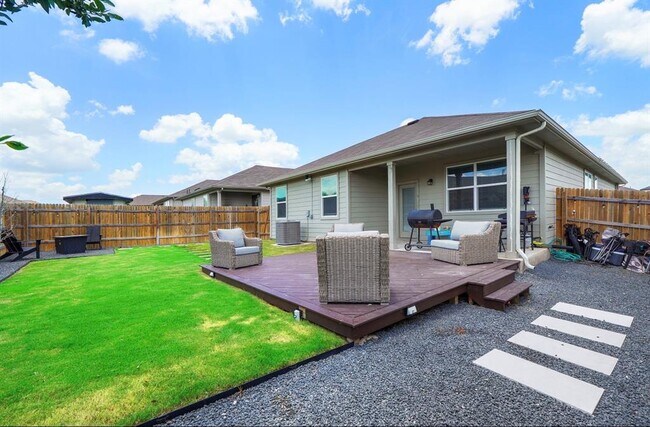 Building Photo - 217 Evergreen Sumac Lp