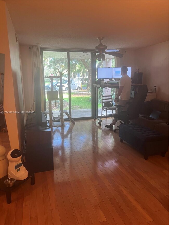 Foto del edificio - 10101 W Sunrise Blvd