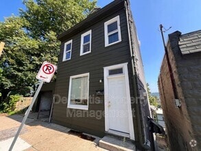 Building Photo - 133 Pius St