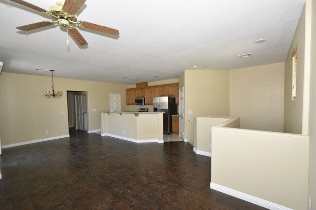 Building Photo - Beautiful 2 Bed 2 Bath Condo With Car Gara...