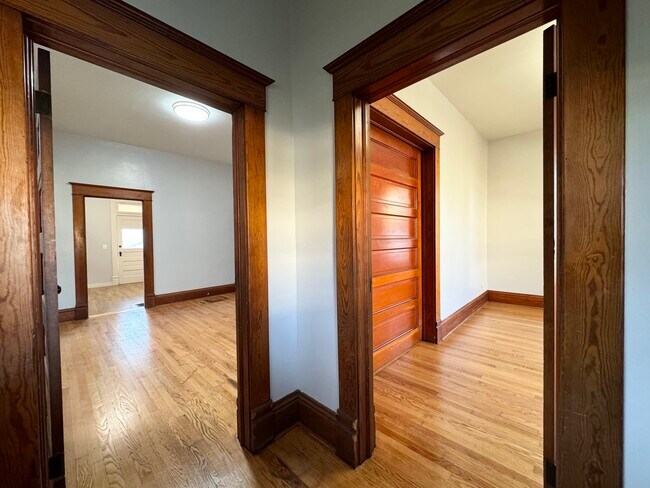 Foto del edificio - 617 Splitlog Ave