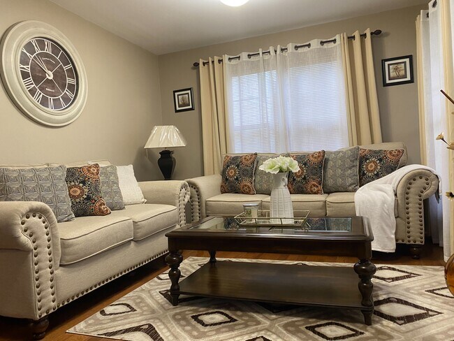Foto del edificio - 3861 Shiner Ct