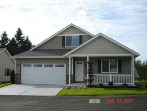 Building Photo - 5109 NE 48th Cir
