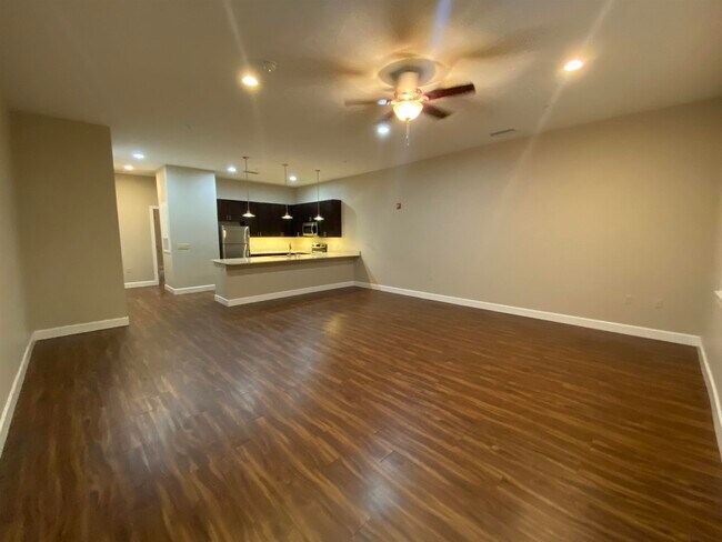 Foto del edificio - 1525 W Tennessee St