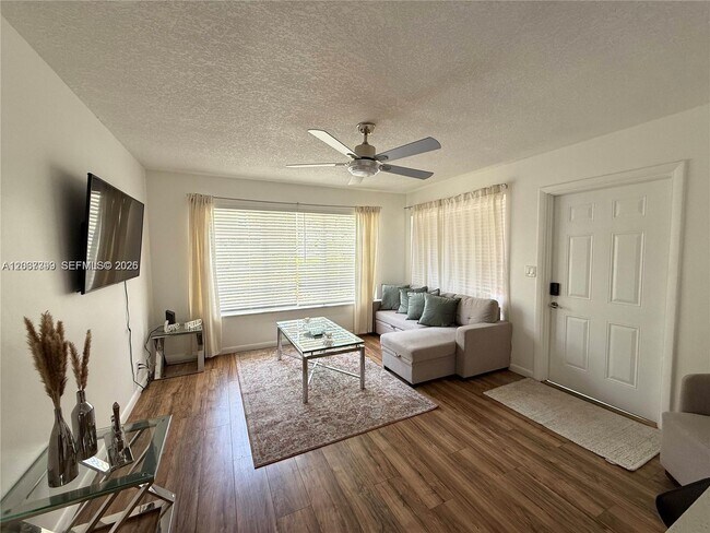 Foto del edificio - 2220 NE 36th St