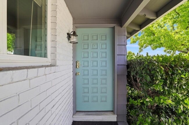 Foto del edificio - 1714 Woodridge Way