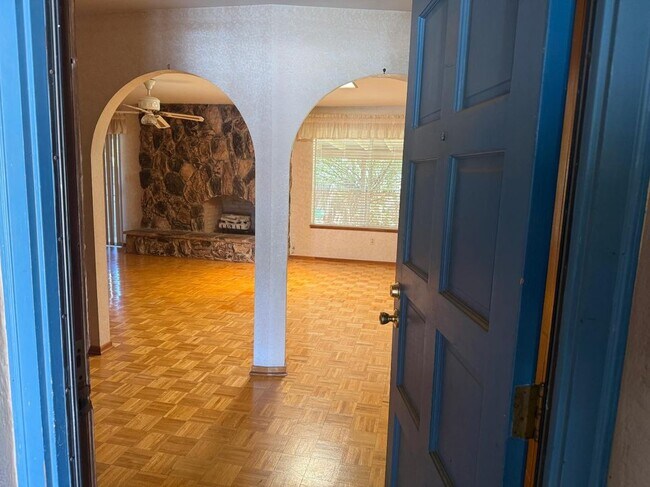 Foto del edificio - 1731 Miramonte Ct