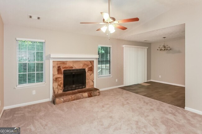Foto del edificio - 208 Peartree Ln