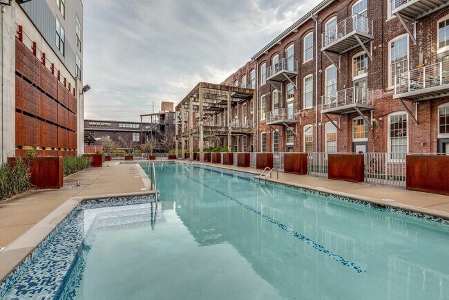 Foto del edificio - 1350 Rosa L Parks Blvd