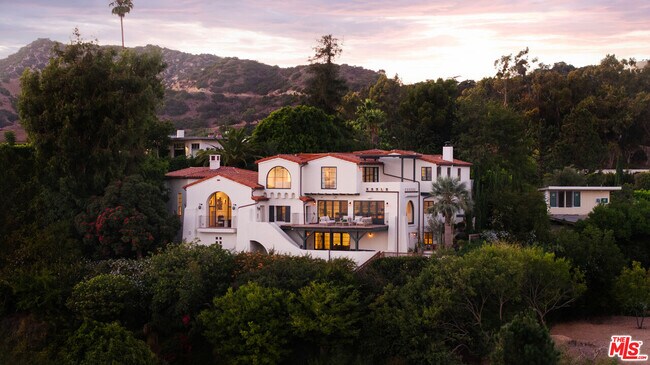 Foto del edificio - 4048 Farmouth Dr