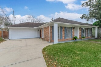 Building Photo - 2601 Briarhurst Dr