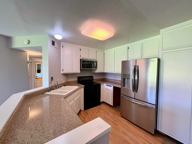 Foto del edificio - Scenic Golf Course View Condo | Vibrant 55...