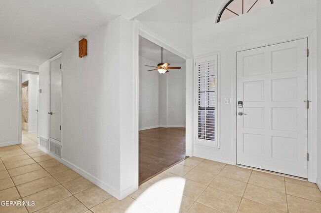 Building Photo - 7216 San Marino Dr