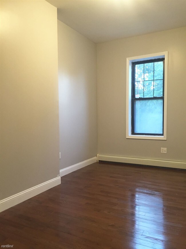 Building Photo - 3 br, 2 bath  - 65 Obrien Pl 1st Floor