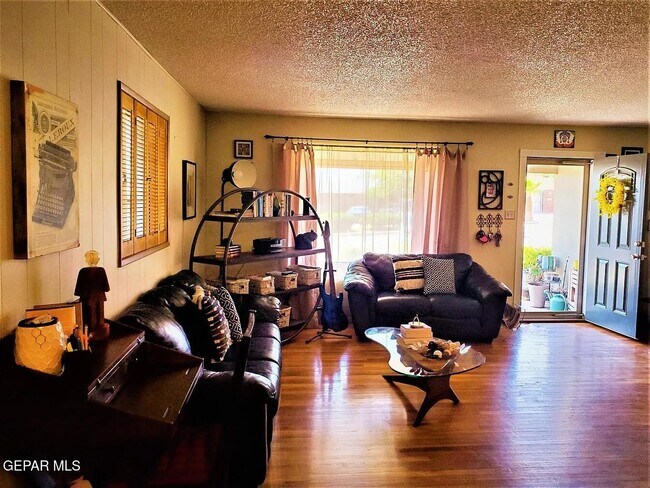 Foto del edificio - 2705 Jackson Ave