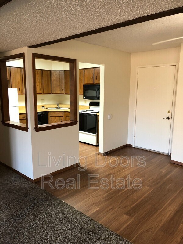 Building Photo - 1935 N Lincoln Ave